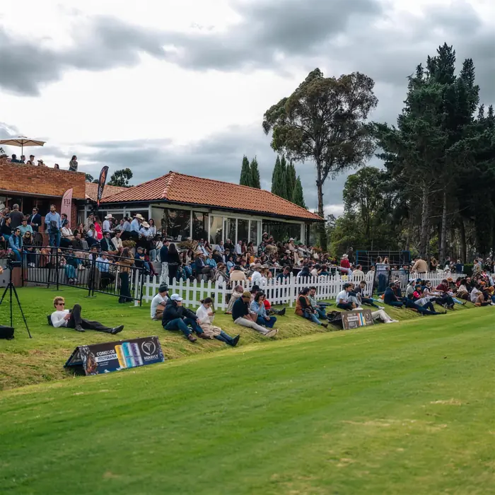 Público en la loma de Polo & Classics 2026